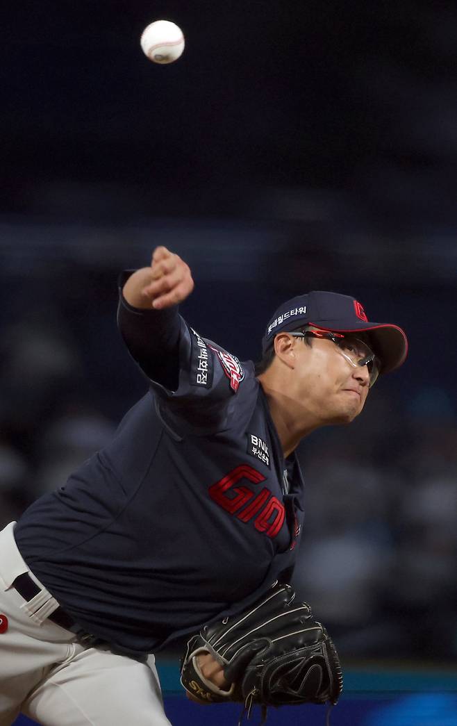 롯데 선발 박세웅 역투
(창원=연합뉴스) 김동민 기자 = 31일 경남 창원NC파크에서 열린 프로야구 2026 KBO리그 롯데 자이언츠와 NC 다이노스의 경기. 1회 말 롯데 선발 박세웅이 역투하고 있다. 2026.3.31
image@yna.co.kr
(끝)
<저작권자(c) 연합뉴스, 무단 전재-재배포, AI 학습 및 활용 금지>