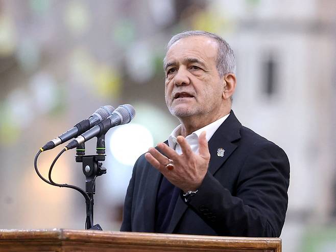 이란 마수드 페제시키안 대통령은 31일 전쟁을 끝내기 원한다는 취지의 발언을 한 것으로 전해졌다./로이터 연합뉴스