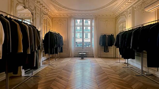 신세계인터내셔날이 전개하는 남성복 브랜드 '맨온더분'의 파리 쇼룸 현장./사진=신세계인터내셔날 제공