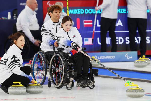 ‘2026 밀라노·코르티나담페초 동계 패럴림픽’에서 은메달을 합작한 경기도장애인체육회 백혜진과 이용석. 대한장애인체육회 제공