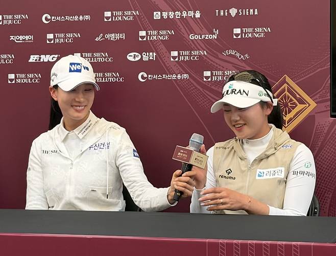 KLPGA 국내 개막전 ‘더 시에나 오픈’ 공식 기자회견에 참석한 유현주(왼쪽)와 노승희.