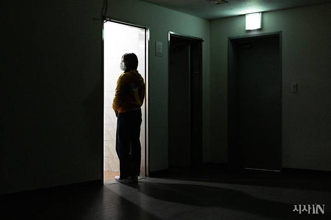 필리핀에서 온 계절노동자 안셀 씨(가명)는 전남 고흥군 굴 양식장에서 임금 착취와 인권침해를 당했다고 주장한다. ⓒ시사IN 박미소