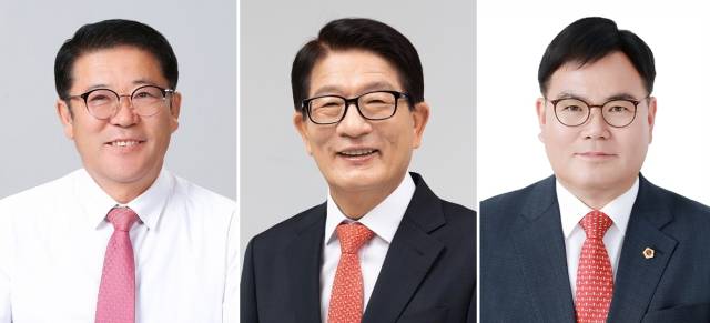 왼쪽부터 최상림 전 군의회 부의장, 하학열 전 고성군수, 허동원 경남도의원. 부산일보DB