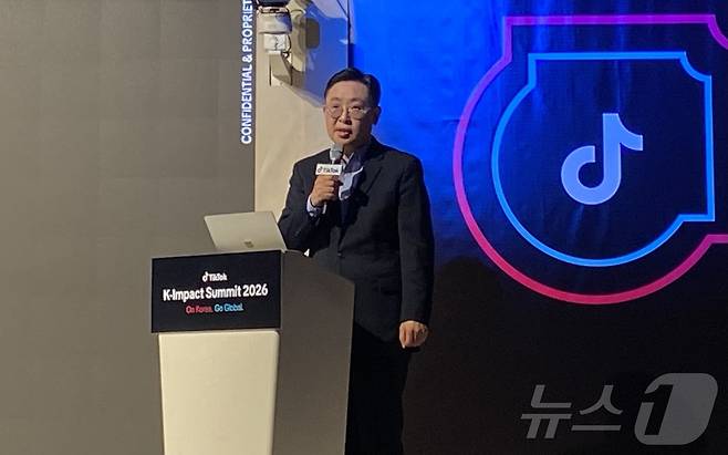 정재훈 틱톡코리아 운영 총괄이 2일 서울 강남구 엘리에나 호텔 서울강남에서 열린 '틱톡 K-임팩트 서밋 2026' 간담회에 참석해 발표하고 있다. 2026.04.02. ⓒ 뉴스1 신은빈 기자