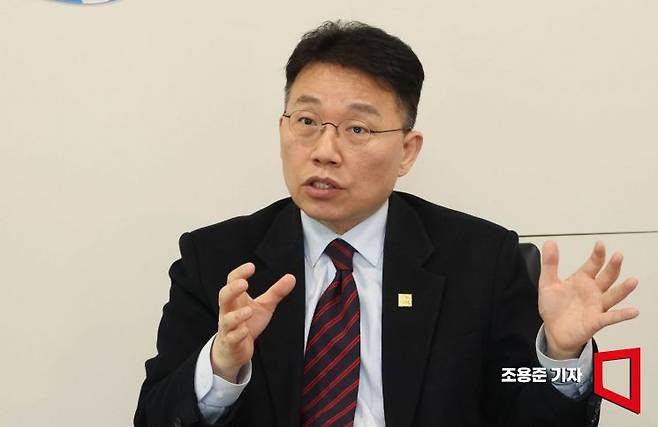 정익중 아동권리보장원 원장이 서울 중구 세종대로 사무실에서 아시아경제와 인터뷰 하고 있다. 조용준 기자