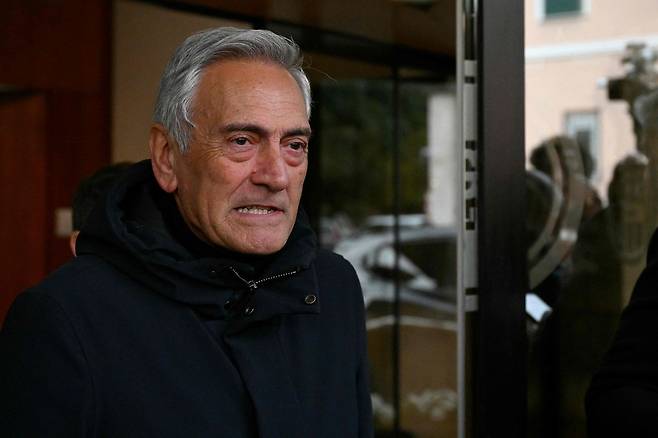 사임 의사를 밝힌 그라비나 회장. AFP=연합뉴스