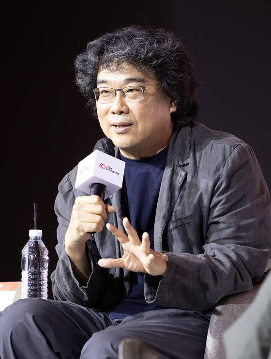 지난해 중앙일보 창간 60주년 글로벌 미디어 컨퍼런스에서 마크 톰슨 CNN CEO와 대담하고 있는 봉준호 감독. 전민규 기자