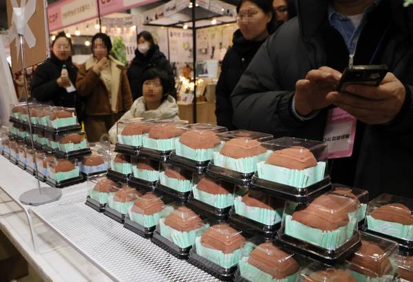 ▲ 1월22일 경기도 고양 킨텍스에서 열린 '2026 카페디저트페어'에서 두바이 쫀득 쿠키가 참관인들의 시선을 끌고 있다. ⓒ연합뉴스