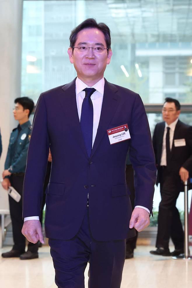이재용 삼성전자 회장이 3일 서울 여의도동 FKI타워에서 열린 '제3차 한-프랑스 경제계 미래 대화'에 참석하고 있다. 뉴시스