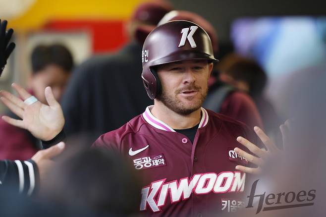 키움 히어로즈 외국인 타자 트렌턴 브룩스가 3일 서울 고척스카이돔에서 열린 2026 신한 SOL KBO리그 LG 트윈스와의 팀 간 1차전에서 4안타를 몰아치며 팀의 홈 개막전 승리를 이끌었다. 사진 키움 히어로즈