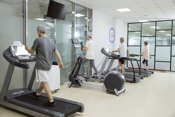 1인실·프리미엄 요양원 찾는 노년층 /클립아트코리아