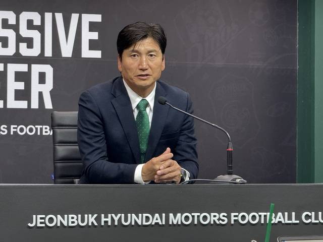 4일 전주월드컵경기장에서 열린 ‘현대가 더비’ 2-0 완승 이후 정정용 전북현대 감독이 취재진의 질문에 답하고 있다. 유민성 기자