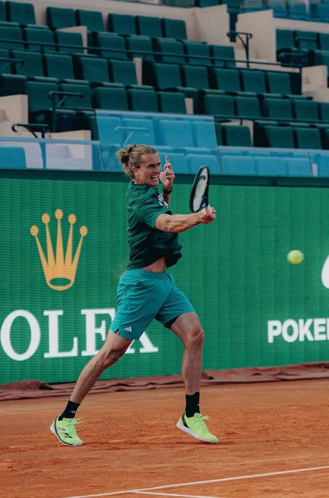 몬테카를로 클레이에서 연습하는 즈베레프. 개인 SNS