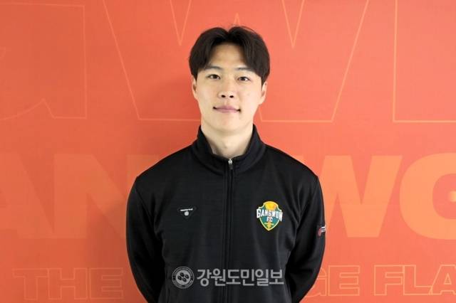 ▲ 강원FC 김건희가 4일 오후 4시 30분 강릉하이원아레나에서 열리는 광주FC와 하나은행 K리그1 6라운드 맞대결에 앞서 본지와 인터뷰를 갖고 있다. 한규빈 기자