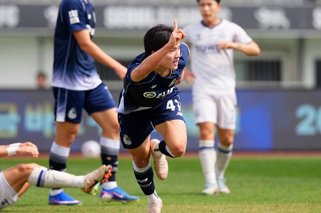 선제골을 득점한 이주혁. 서울 이랜드 FC 제공