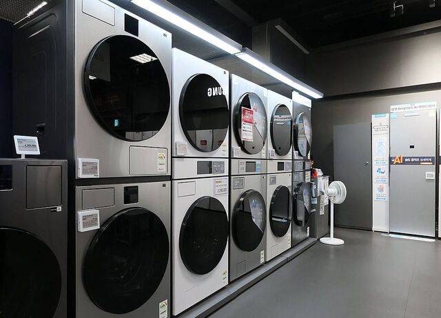 3일 서울 시내 대형마트 가전제품 판매대 모습. 연합뉴스