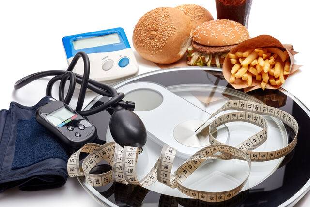 단순히 체중 숫자만 볼 것이 아니라 뱃살도 신경 써야 한다. 체질량지수가 정상 범위라도 복부비만이 있다면 주의가 필요하다. 클립아트코리아