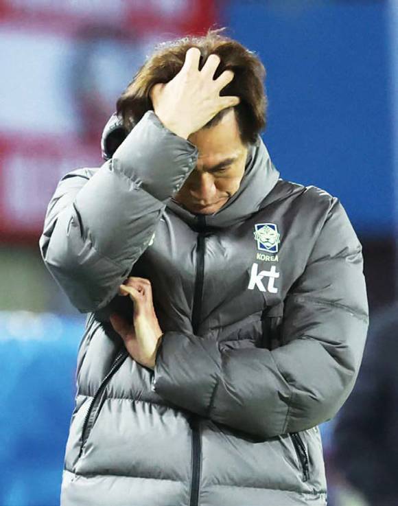 3월31일(현지시간) 오스트리아 빈에서 열린 한국과 오스트리아의 평가전에서 홍명보 감독이 아쉬워하고 있다. ⓒ연합뉴스