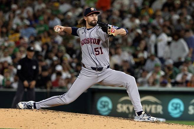 지난 시즌까지 KBO 한화 이글스에서 활약하던 우완투수 라이언 와이스(휴스턴 애스트로스)가 2경기 구원 등판해 연속 호투를 펼쳤다. 와이스는 4일(한국시간) 미국 캘리포니아주 웨스트 새크라멘토의 서터 헬스 파크에서 열린 2026 미국 메이저리그(MLB) 애슬레틱스과의 맞대결에서 6회말 구원 등판해 3이닝 38구 3피안타 2탈살짐 무사사구 무실점을 기록했다. 최근 2경기 연속 무실점 쾌투를 펼치면서 시즌 평균자책점을 1.50점까지 내렸다. 연합뉴스