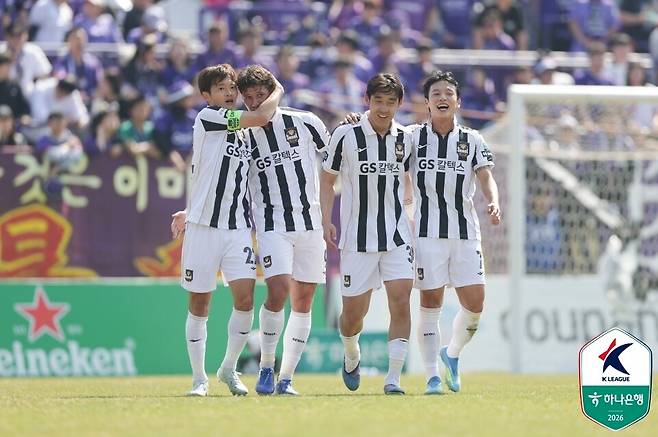 FC서울 클리말라(왼쪽에서 두번째). /사진=한국프로축구연맹