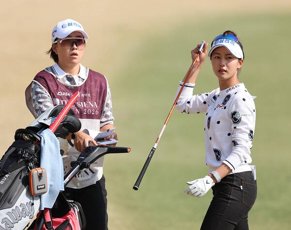 한국여자프로골프(KLPGA) 투어 2026시즌 '국내 개막전'인 신설 대회 더 시에나 오픈에 출전한 송지아 프로, 김해림 코치. 사진제공=KLPGA (사진을 무단으로 사용하지 마십시오.)