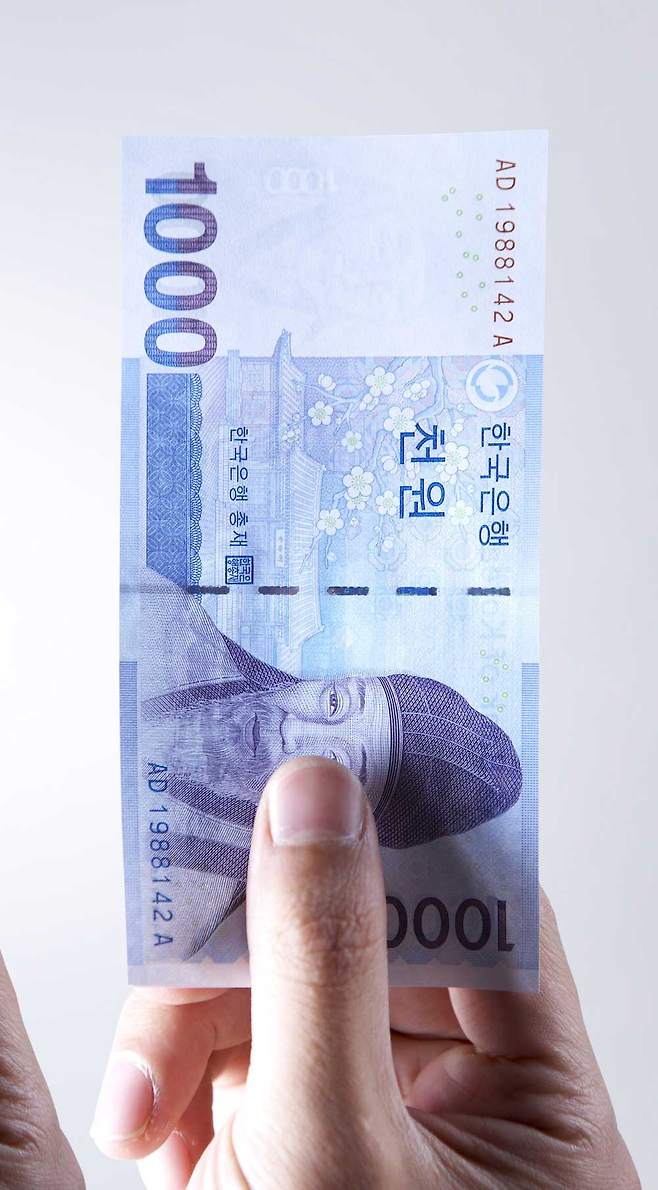 평소 높은 혈압이 걱정이라면 틈틈이 손에 ‘테니스공’을 쥐어 보자. 혈압 관리에 도움이 될 수 있다./사진=클립아트코리아