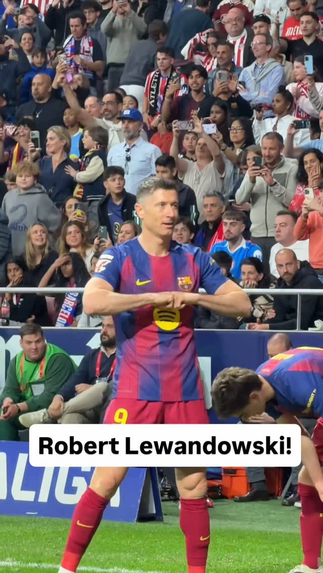 바르셀로나 레반도프스키가 5일 스페인 마드리드의 리야드 에어 메트로폴리타노에서 열린 아틀레티코와의 2025~26 라리가 30라운드 원정경기서 득점 후 세리머니를 펼치고 있다. 사진=ESPN