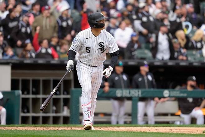 <yonhap photo-1528=""> CHICAGO, ILLINOIS - APRIL 4: Munetaka Murakami #5 of the Chicago White Sox celebrates a two-run home run in the bottom of the sixth inning of a game against the Toronto Blue Jays at Rate Field on April 4, 2026 in Chicago, Illinois. Matt Dirksen/Getty Images/AFP (Photo by Matt Dirksen / GETTY IMAGES NORTH AMERICA / Getty Images via AFP)/2026-04-05 06:03:45/ <저작권자 ⓒ 1980~2026 ㈜연합뉴스. 무단 전재 재배포 금지, AI 학습 및 활용 금지></yonhap>
