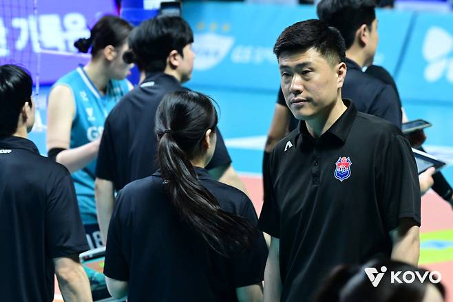 김영래 한국도로공사 감독대행. 한국배구연맹 제공