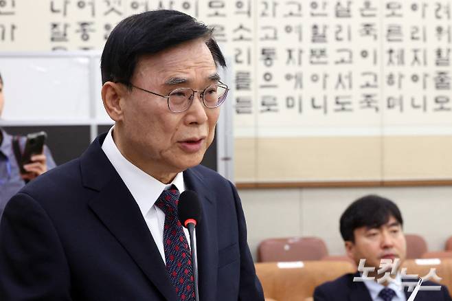 3일 서울 여의도 국회에서 열린 윤석열 정권 정치검찰 조작기소 의혹사건 진상규명 국정조사 특별위원회 전체회의에서 이종석 국가정보원 원장이 기관보고를 하고 있다. 윤창원 기자