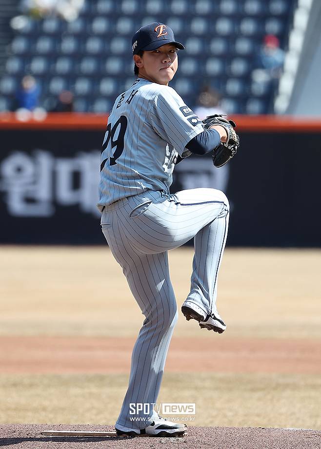 ▲ 부상을 당한 오웬 화이트를 대신해 5일 선발로 나서는 황준서 ⓒ곽혜미 기자