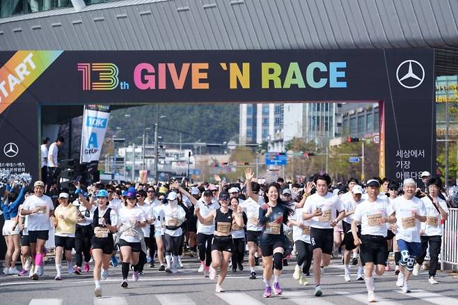 부산 광안리 해수욕장에서 열린 제 13회 기브앤레이스. 사진=메르세데스-벤츠코리아 제공