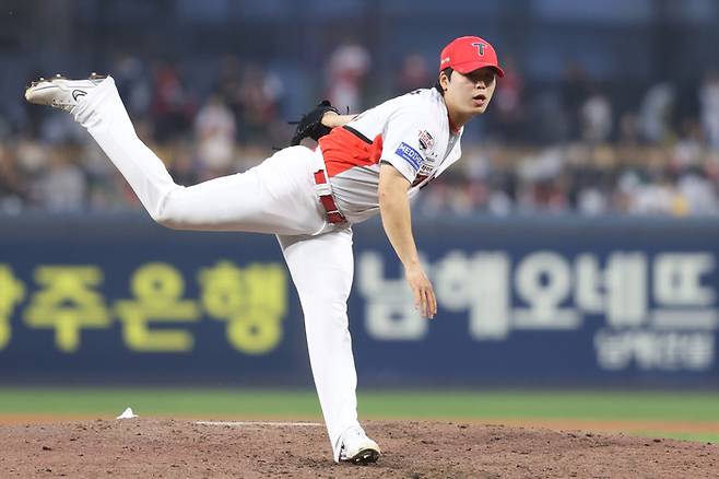 KIA 황동하가 4일 광주-기아 챔피언스 필드에서 열린 2026 KBO리그 정규시즌 NC전에 등판해 역투하고 있다. 사진 | KIA 타이거즈