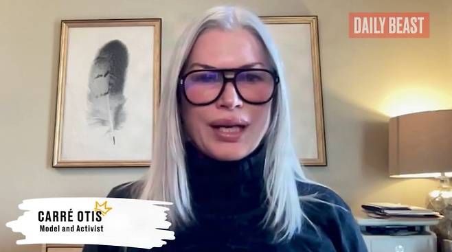전직 모델 카레 오티스가 데일리비스트 영상 인터뷰에서 발언하고 있다. 데일리비스트 캡처