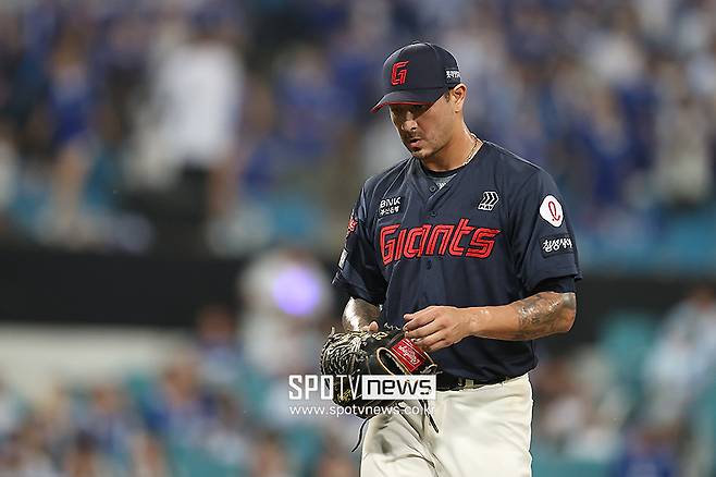 ▲ 벨라스케즈는 구속이 빠른 편은 아니지만 공격적인 승부에 커맨드까지 받쳐주며 5이닝 동안 7개의 삼진을 솎아냈다. 이중 6개는 패스트볼을 던져 삼진을 잡아냈다 ⓒ곽혜미 기자