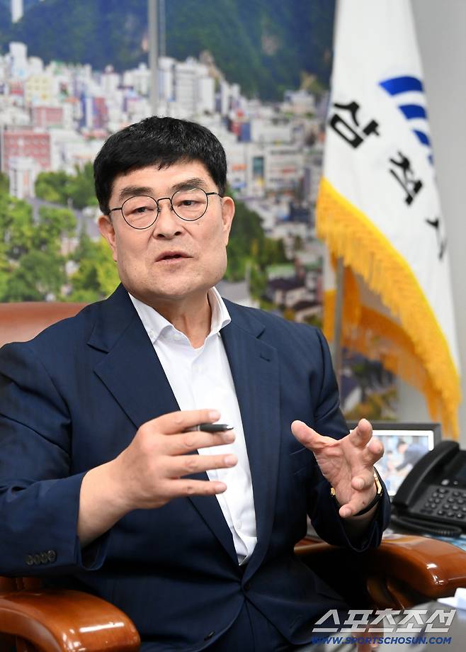 박상수 삼척시장이 6일 강원 삼척시청에서 스포츠조선과 인터뷰를 갖고 있다. 삼척=허상욱 기자wook@sportschosun.com/2026.04.06/
