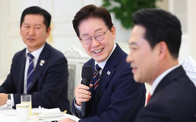 이재명 대통령이 7일 청와대에서 열린 여야정 민생경제협의체 회담 및 오찬에서 발언하고 있다. 뉴시스