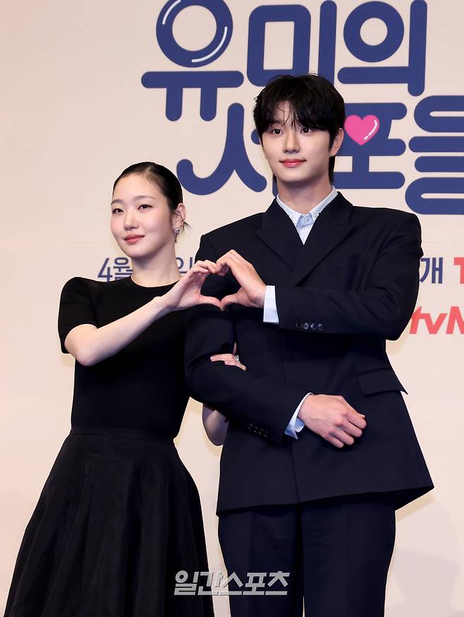 김고은과 김재원이 7일 오후 서울 구로구 더링크호텔서울에서 열린 티빙 오리지널 ‘유미의 세포들3’ 제작발표회에서 포토타임동안 포즈를 취하고 있다. 김민규 기자 mgkim1@edaily.co.kr /2025.04.07/
