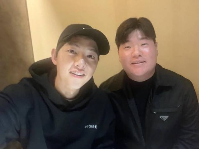 배우 송중기가 오는 9일(한국시간) 미국 조지아주 오거스타의 오거스타 내셔널 골프클럽에서 열리는 남자골프 메이저대회 마스터스의 사전 행사인 파3 콘테스트에서 임성재의 일일 캐디를 맡는다. 임성재 인스타그램 캡처