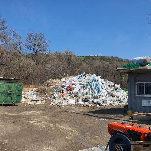 폐기물 불법 투기 적발 현장 ⓒ시흥시 제공