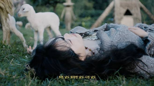듀오 악뮤(AKMU)이 정규 4집 '개화'(FLOWERING)로 컴백했다.
사진=유튜브 채널 'AKMU' 영상 'AKMU '개화(FLOWERING)' Full Album 전곡 듣기' 캡처