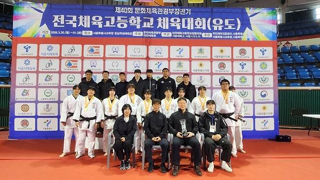 인천체고 유도 여고부가 '제40회 문화체육관광부장관기 전국체육고등학교 체육대회'에서 단체 우승을 차지했다. <인천시교육청 제공>