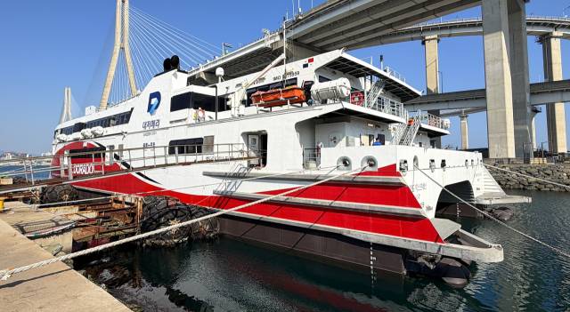 엘도라도 익스프레스호에 새 엔진이 탑재된 후 진수된 모습. 대저페리 제공.