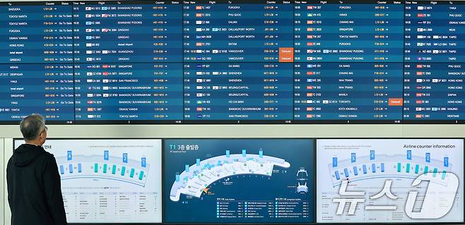 사진은 이날 인천국제공항 1터미널 출국장의 모습. 2026.4.1 ⓒ 뉴스1 이호윤 기자
