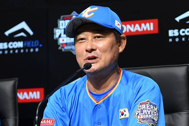 2024년 7월 일본에서 열린 한일 드림 플레이어즈 게임에서 인터뷰하는 이종범. 사진공동취재단