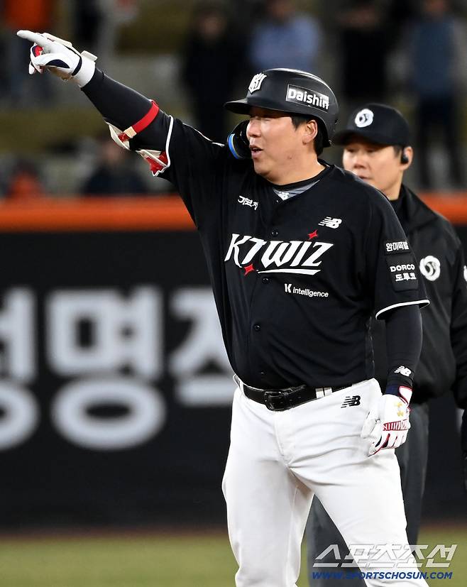 1일 대전한화생명볼파크에서 열린 KT와 한화의 경기. 9회초 2사 만루 KT 김현수가 3타점 2루타를 치고 기뻐하고 있다. 대전=허상욱 기자wook@sportschosun.com/2026.04.01/