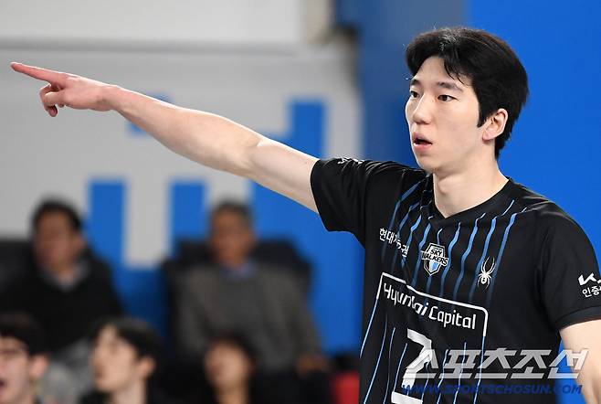 8일 천안 유관순체육관에서 열린 배구 V리그 남자부 챔피언결정전 4차전 현대캐피탈과 대한항공의 경기. 비디오판독 요구하는 현대캐피탈 허수봉. 천안=송정헌 기자songs@sportschosun.com/2026.04.08/