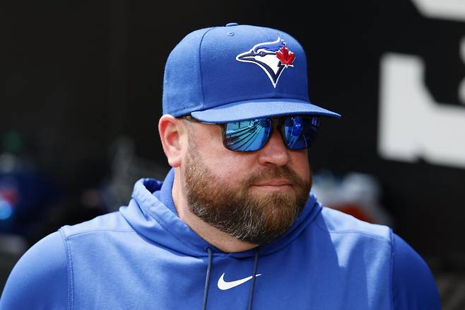 <yonhap photo-2934="">토론토 슈나이더 감독. Mandatory Credit: Kamil Krzaczynski-Imagn Images/2026-04-04 11:12:18/ <저작권자 ⓒ 1980~2026 ㈜연합뉴스. 무단 전재 재배포 금지, AI 학습 및 활용 금지></yonhap>