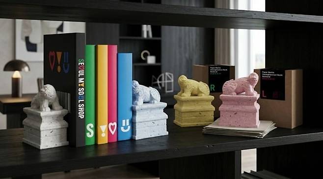 사진=업사이클링 소재 페이퍼마블로 만든 해치 북엔드. 서울시 '서울마이소울' 공식 굿즈로 선정돼 출시 예정이다.