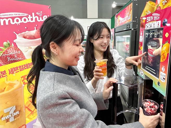 편의점 세븐일레븐이 지난달 중순부터 국내에 새롭게 선보인 '오리지널 즉석 스무디'. 세븐일레븐